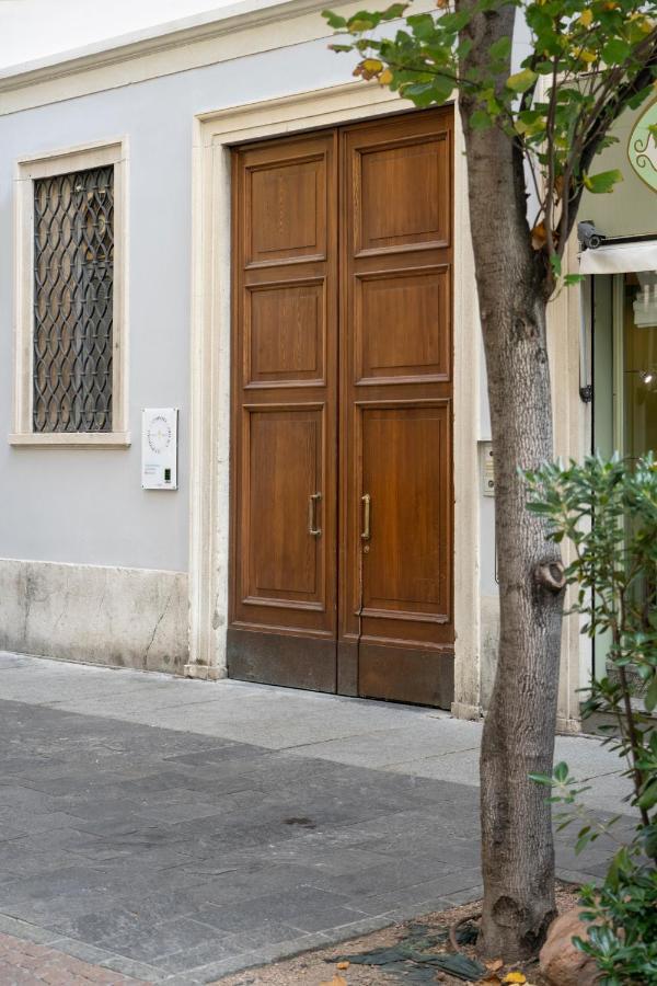 Varese Suites Luaran gambar