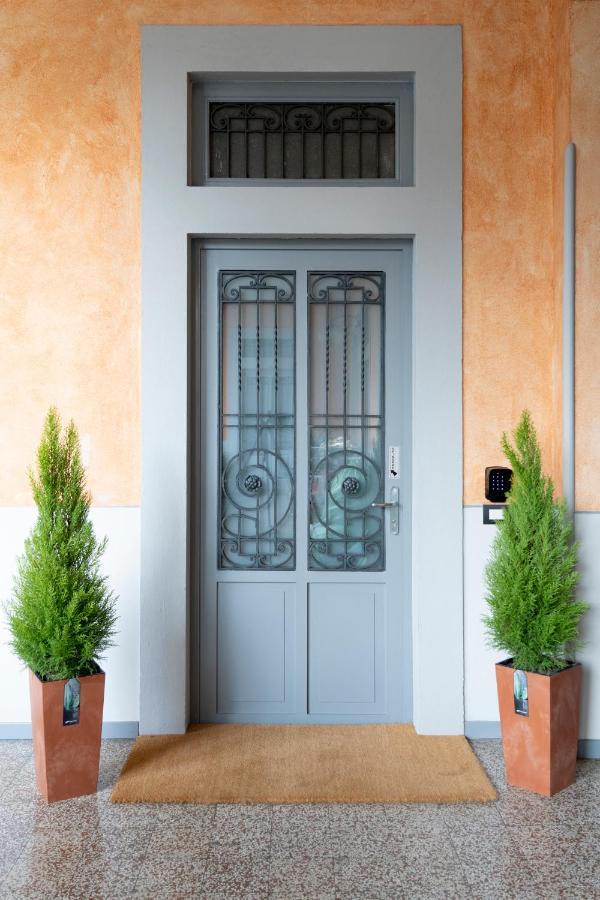Varese Suites Luaran gambar
